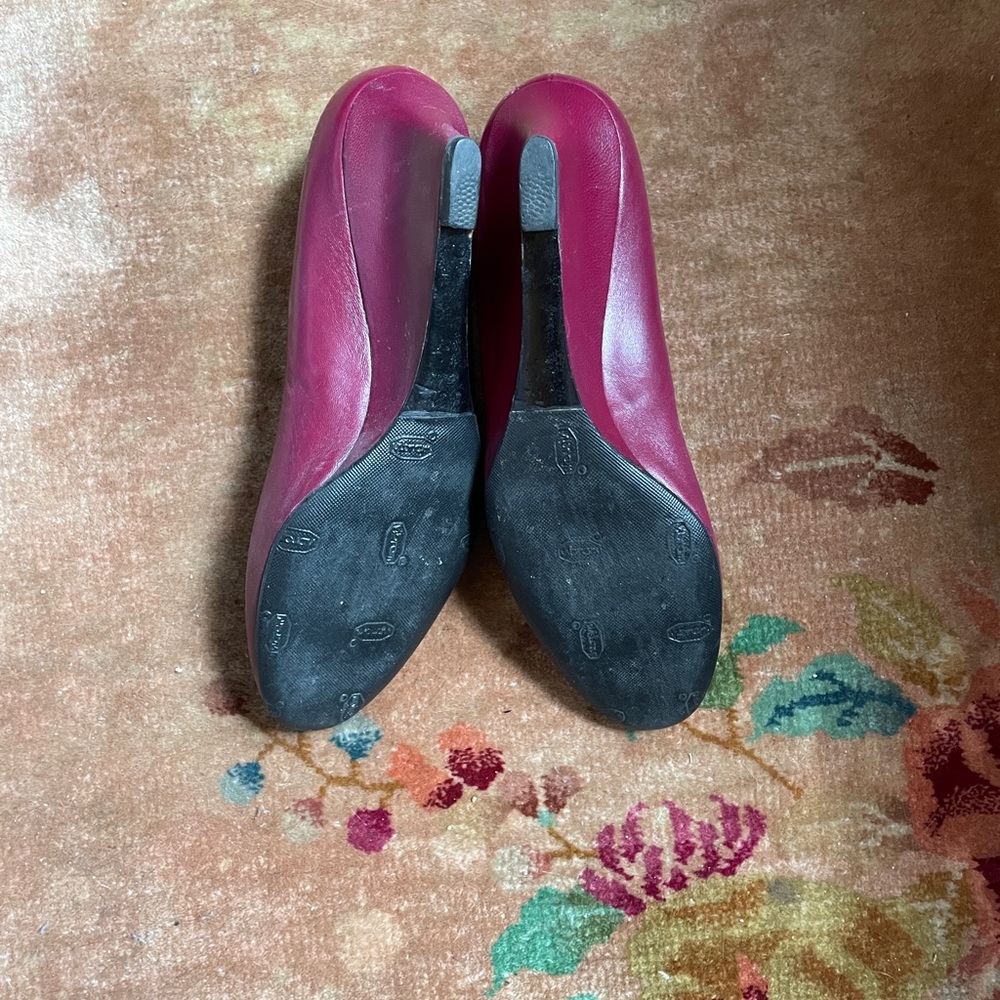 Gucci Raspberry Leather Wedges - Picture 5 of 6